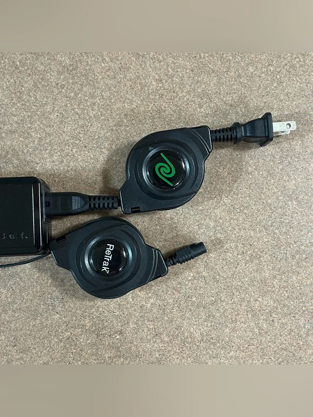 Retrak Laptop Universal Charger AC/DC Adapter Retractable Cords multiple bits